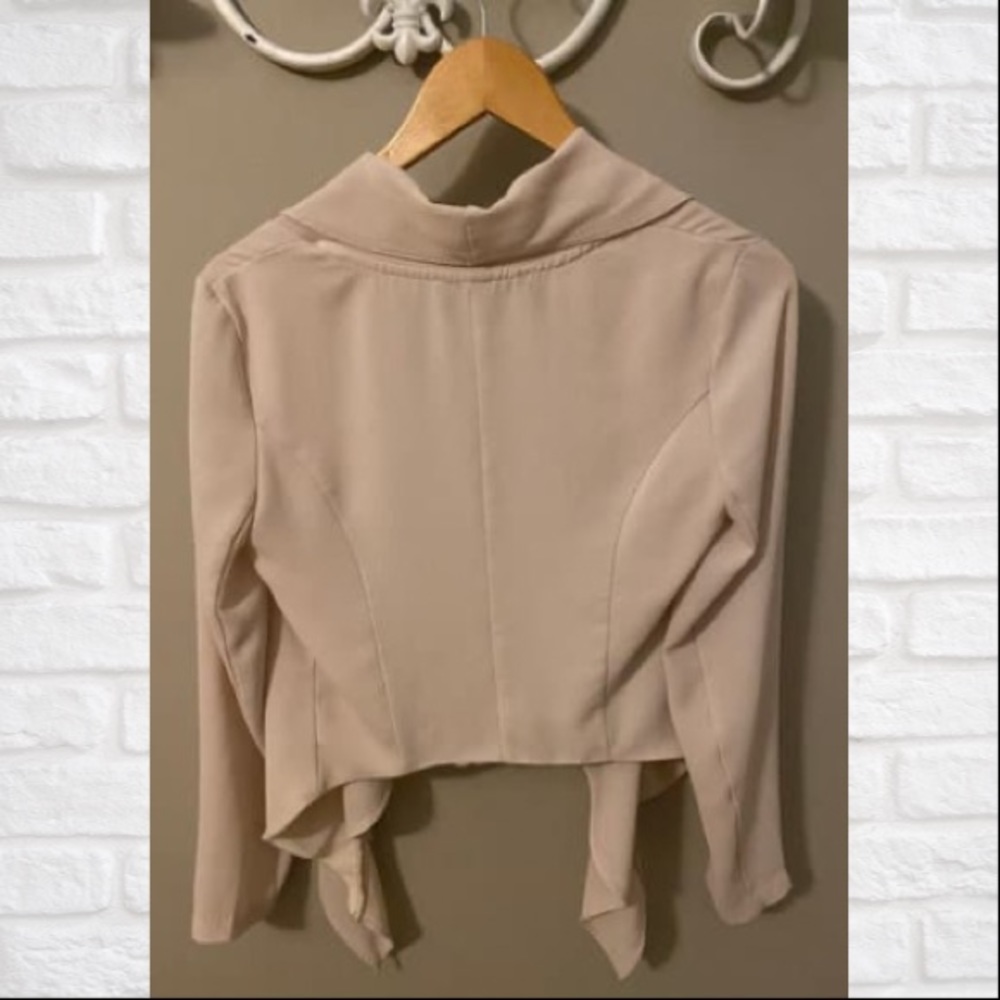 Beautiful Lightweight Spring Blazer - Picture 4 of 4